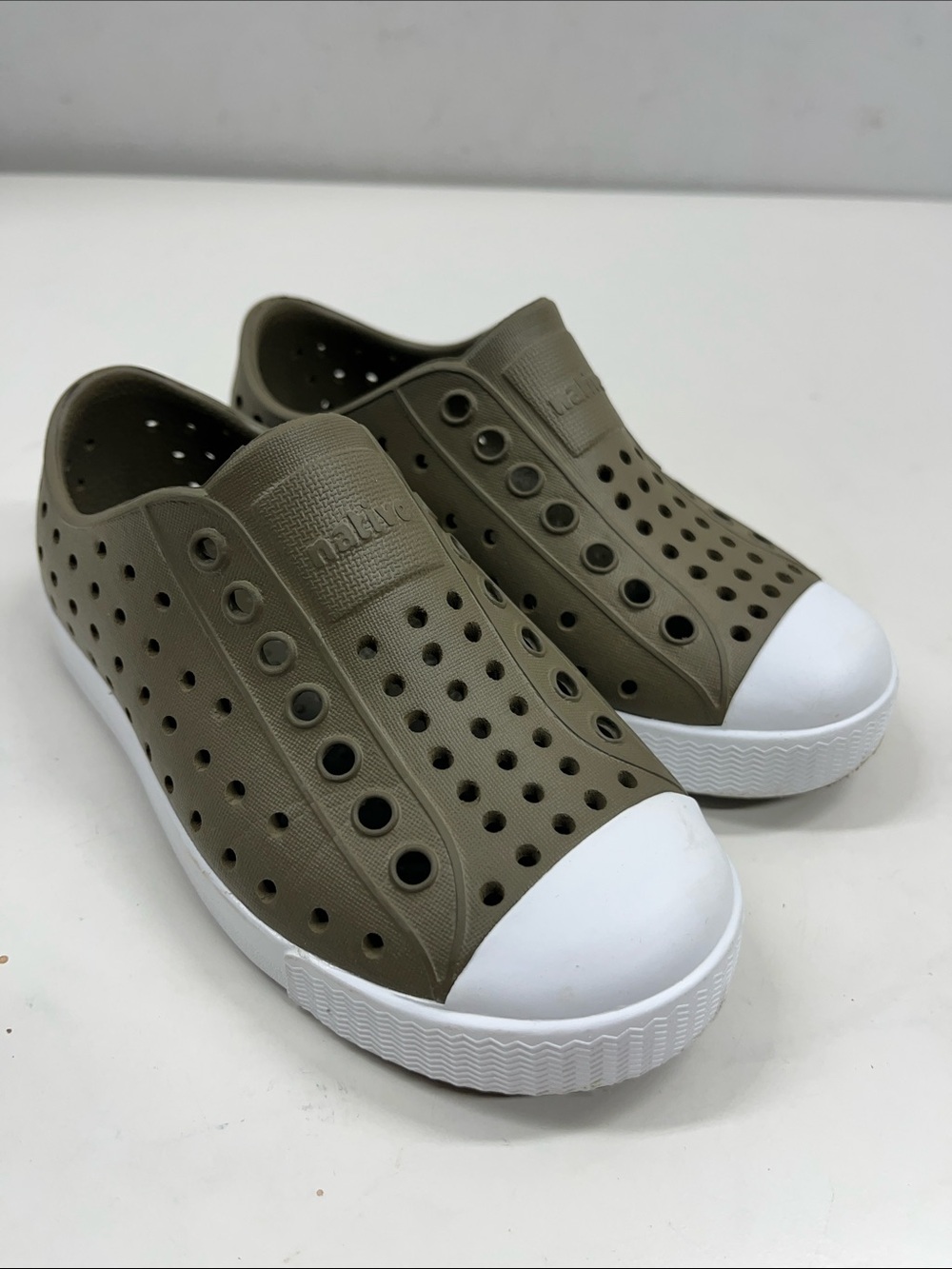 New Native Jefferson Slip-On Perforated Sneaker in Army Green Size C9